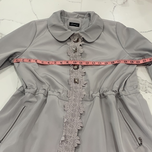 Gallery Ruffle Over Coat.Size L - Picture 8 of 12